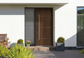 dynamic.Verbaute Haustür mit einer %s Haustürfüllung Polytec dynamic.Haustür von POLYTEC